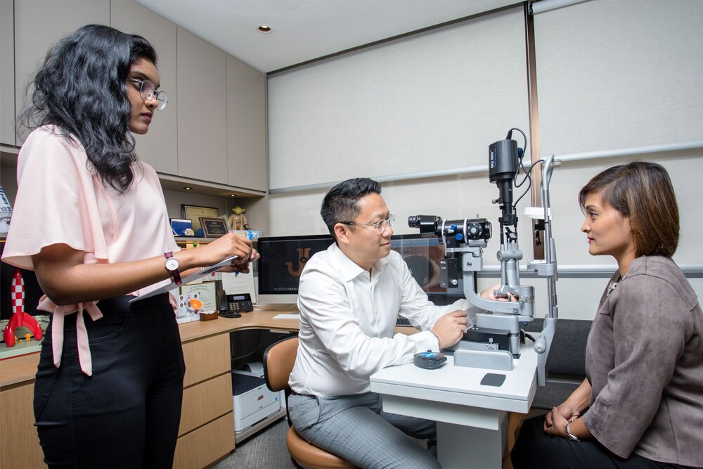 Dr Jimmy Lim JL Eye Specialists Clinic in Singapore Glaucoma Test Screening Female Asian team