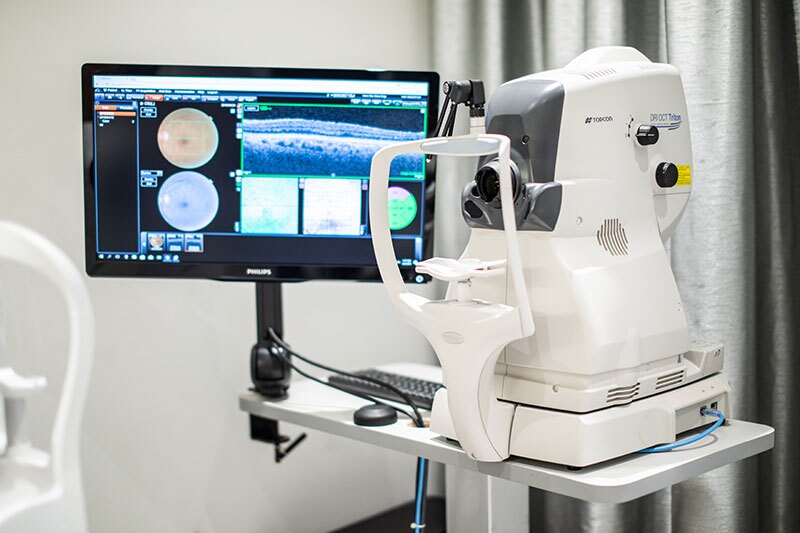 Dr Jimmy Lim JL Eye Specialists Clinic in Singapore RI OCT Triton Diagnostic Machine